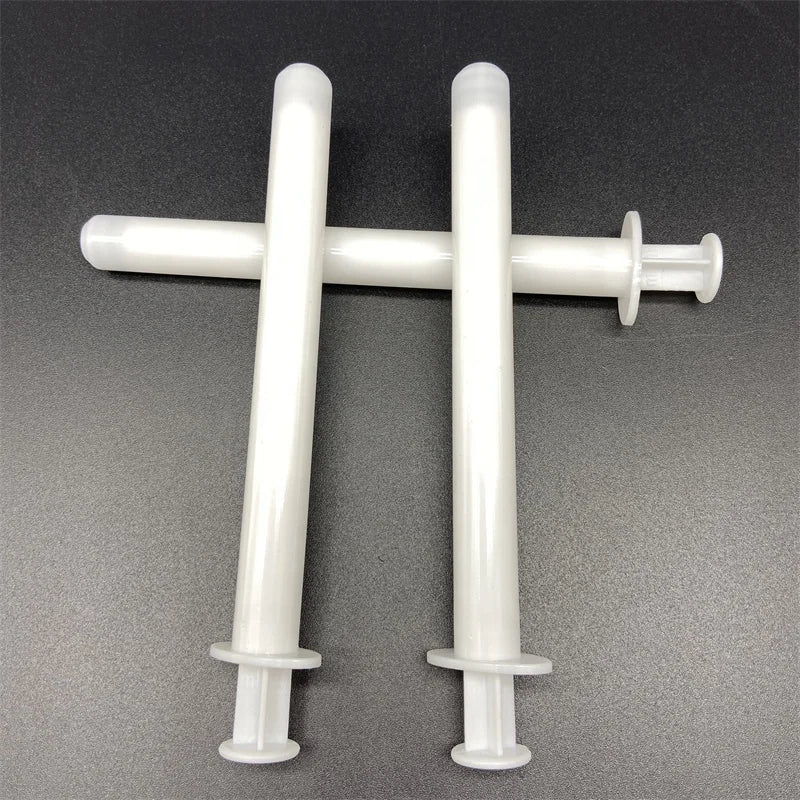 Sucking syringe lubricating oil vaginal applicator